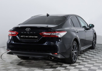 Подержанный автомобиль Toyota Camry Sedan 2018 года (5 фото)