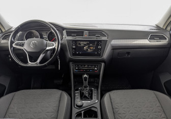 Подержанный автомобиль Volkswagen Tiguan 2021 года (14 фото)