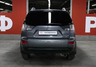 Подержанный автомобиль Mitsubishi Outlander 2008 года (6 фото)