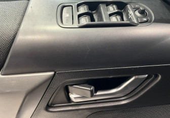 Подержанный автомобиль Land Rover Freelander 2008 года (14 фото)