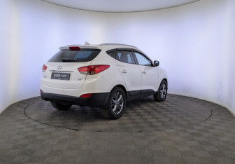 Подержанный автомобиль Hyundai ix35 2014 года (5 фото)