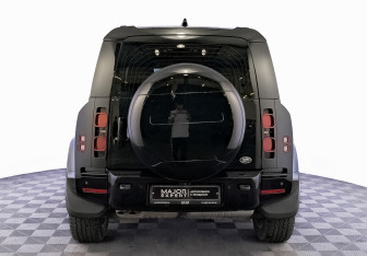 Подержанный автомобиль Land Rover Defender Suv 2021 года (6 фото)