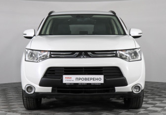 Подержанный автомобиль Mitsubishi Outlander 2012 года (2 фото)
