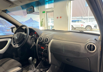 Подержанный автомобиль LADA (ВАЗ) Largus Wagon 2012 года (10 фото)