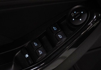 Подержанный автомобиль Ford Fiesta Hatchback 2018 года (17 фото)