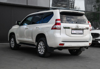 Подержанный автомобиль Toyota Land Cruiser Prado 2013 года (6 фото)