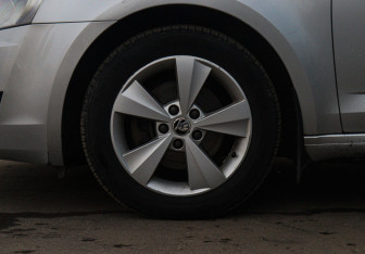 Подержанный автомобиль Skoda Octavia Liftback 2013 года (18 фото)