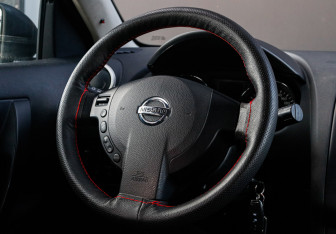 Подержанный автомобиль Nissan Qashqai 2012 года (16 фото)