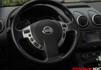 Подержанный автомобиль Nissan Qashqai 2012 года (12 фото)
