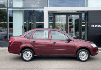 Подержанный автомобиль LADA (ВАЗ) Granta Sedan 2013 года (4 фото)