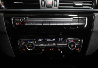 Подержанный автомобиль BMW X1 2018 года (18 фото)