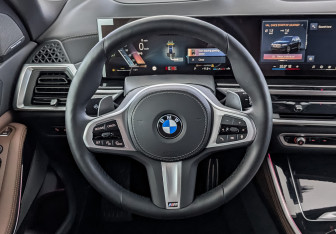Подержанный автомобиль BMW X5 2025 года (22 фото)