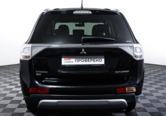 Подержанный автомобиль Mitsubishi Outlander 2014 года (6 фото)