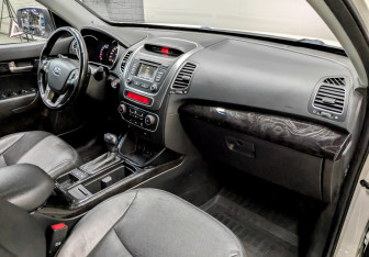 Подержанный автомобиль Kia Sorento 2014 года (11 фото)