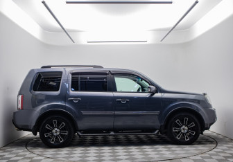 Подержанный автомобиль Honda Pilot 2011 года (4 фото)