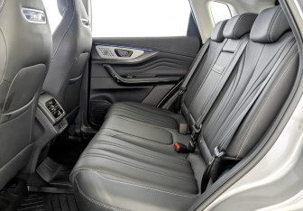 Подержанный автомобиль Exeed LX 2023 года (12 фото)