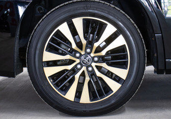 Подержанный автомобиль Toyota Alphard 2019 года (30 фото)