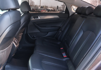 Подержанный автомобиль Hyundai Sonata 2017 года (10 фото)