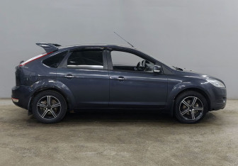 Подержанный автомобиль Ford Focus Hatchback 2011 года (4 фото)