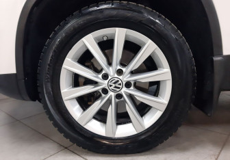 Подержанный автомобиль Volkswagen Tiguan 2013 года (9 фото)