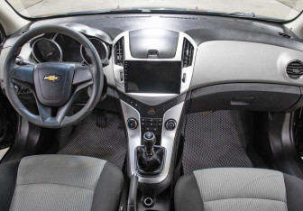 Подержанный автомобиль Chevrolet Cruze Hatchback 2014 года (14 фото)