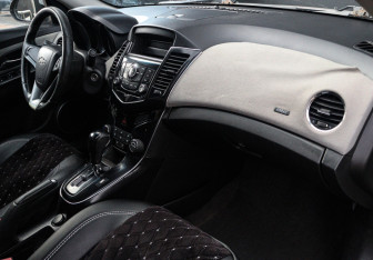 Подержанный автомобиль Chevrolet Cruze Sedan 2011 года (9 фото)