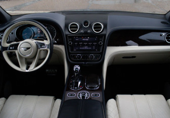 Подержанный автомобиль Bentley Bentayga 2016 года (12 фото)