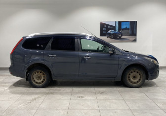 Подержанный автомобиль Ford Focus Wagon 2010 года (4 фото)