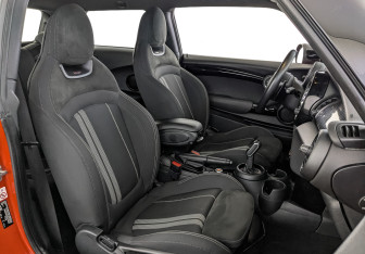 Подержанный автомобиль MINI Hatch 2019 года (24 фото)