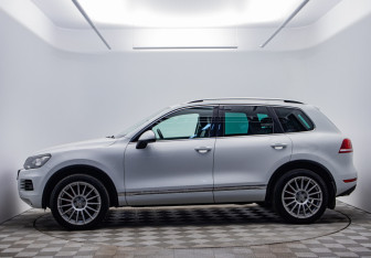 Подержанный автомобиль Volkswagen Touareg 2013 года (8 фото)