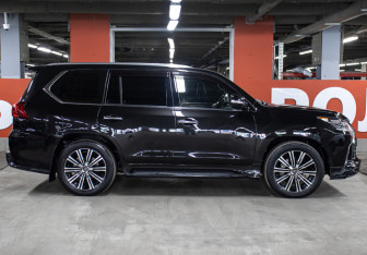 Подержанный автомобиль Lexus LX 2018 года (4 фото)