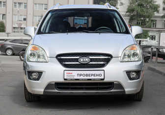 Подержанный автомобиль Kia Carens 2007 года (2 фото)