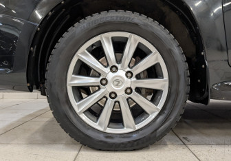 Подержанный автомобиль Lexus LX 2010 года (12 фото)