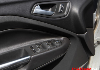 Подержанный автомобиль Ford Kuga 2014 года (17 фото)