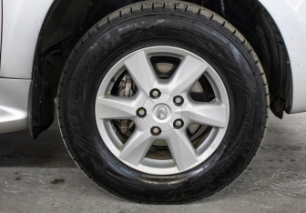 Подержанный автомобиль Lexus LX 2009 года (26 фото)