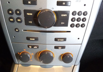 Подержанный автомобиль Opel Astra Hatchback 2009 года (14 фото)