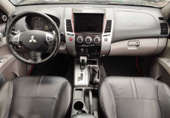 Подержанный автомобиль Mitsubishi Pajero Sport 2013 года (9 фото)