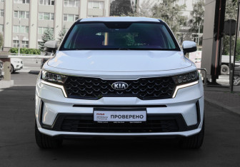 Подержанный автомобиль Kia Sorento 2021 года (2 фото)