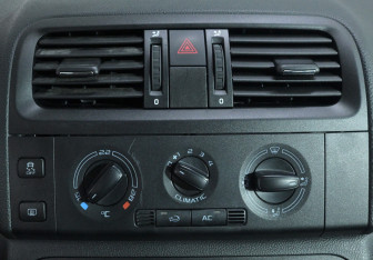 Подержанный автомобиль Skoda Fabia Hatchback 2010 года (13 фото)