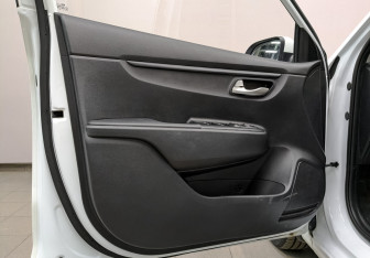 Подержанный автомобиль Kia Rio Sedan 2020 года (18 фото)