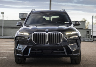 Подержанный автомобиль BMW X7 2022 года (5 фото)