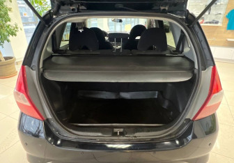 Подержанный автомобиль Honda Jazz 2008 года (18 фото)