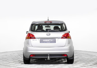 Подержанный автомобиль Kia Venga 2013 года (6 фото)