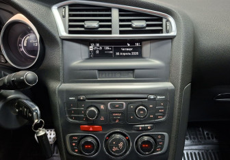 Подержанный автомобиль Citroen DS4 2013 года (14 фото)