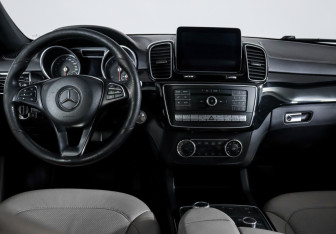 Подержанный автомобиль Mercedes-Benz GLE 2017 года (12 фото)