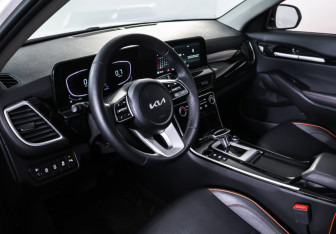 Подержанный автомобиль Kia Seltos 2025 года (15 фото)