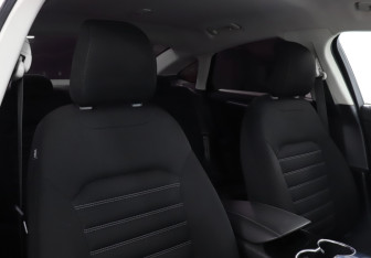 Подержанный автомобиль Ford Mondeo Sedan 2016 года (16 фото)
