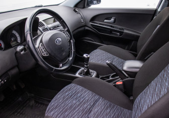 Подержанный автомобиль Kia Ceed Wagon 2009 года (10 фото)