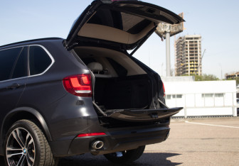 Подержанный автомобиль BMW X5 2015 года (14 фото)