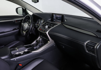 Подержанный автомобиль Lexus NX 2019 года (10 фото)